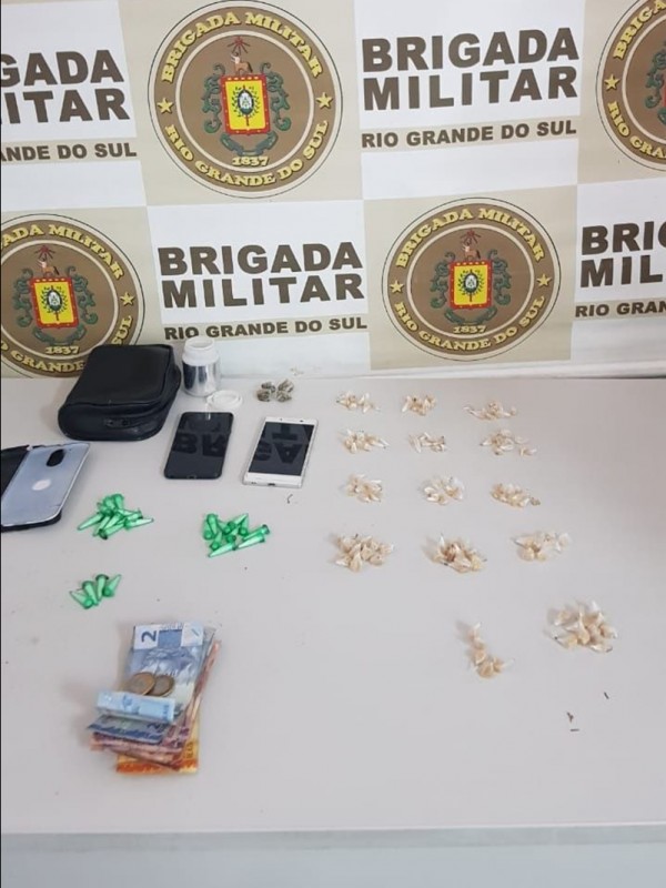 ROCAM do 18º BPM prende dupla por tráfico Brigada Militar