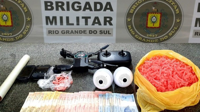 15ºBPM prende indivíduos por tráfico de drogas em Canoas Brigada Militar