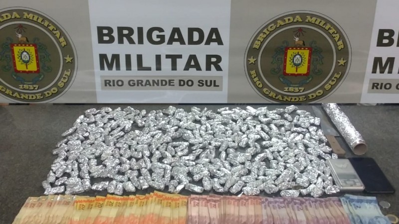 Bpm Prende Dupla Por Tr Fico De Drogas Em Canoas Brigada Militar