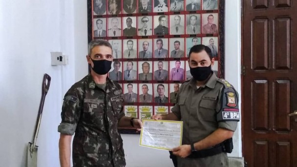 Comandante Do Bpm Recebe Diploma De Amigo Da Brigada De Infantaria