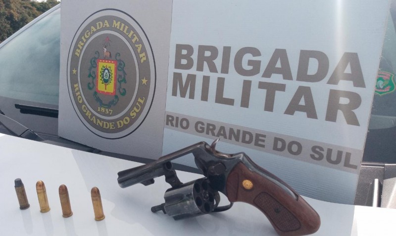 2 Batalhão Rodoviário da Brigada Militar prende homem por porte ilegal