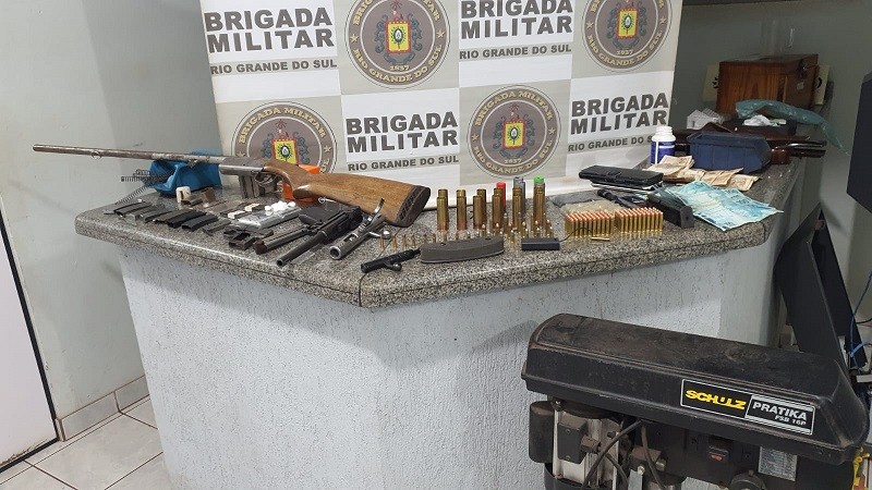 29º BPM apreende armas e objetos relacionados ao crime em Ijuí