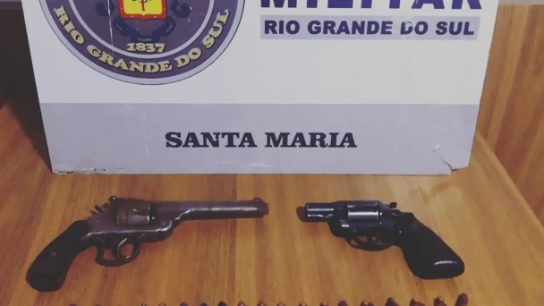 Brigada Militar Apreende Duas Armas De Fogo E Drogas Dois Jovens Em