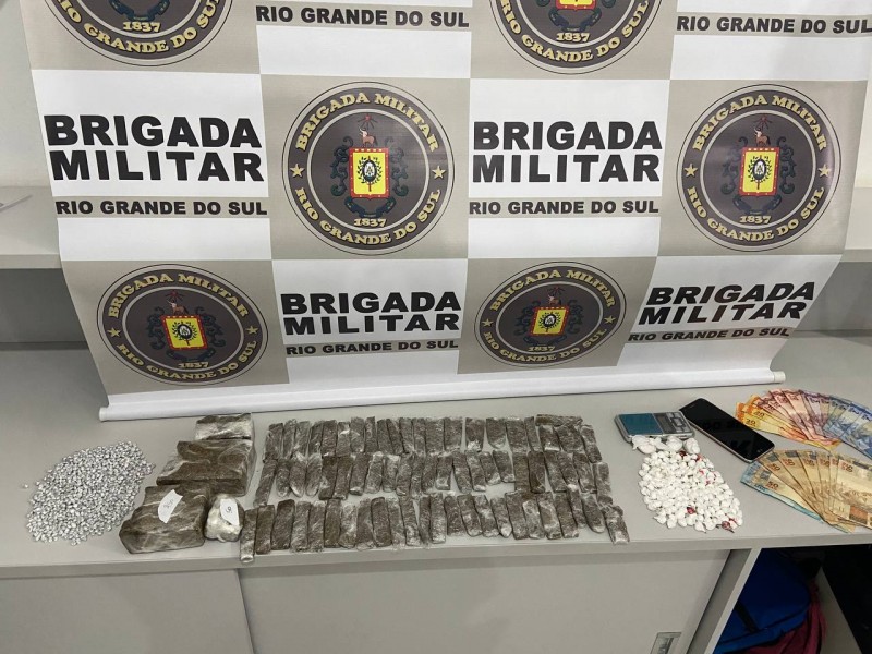 Bm Prende Mulher Por Tr Fico De Drogas Em Esta O Brigada Militar