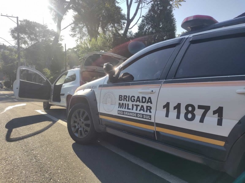 Brigada Militar de Canela prende casal 14 buchas de cocaína