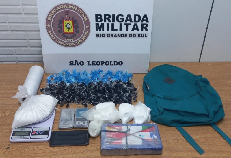 Homem Preso Pela Bm De S O Leopoldo Mais De Um Quilo De Drogas