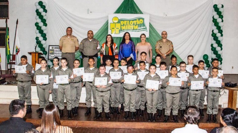 Formatura Pelotão Mirim