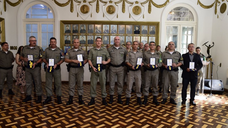 Ato de despedida do subcomandante-geral, do chefe do Estado-Maior e entrega de comendas
