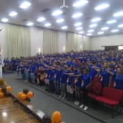 Emoção marca formatura de crianças e adolescentes que participaram do Proerd
