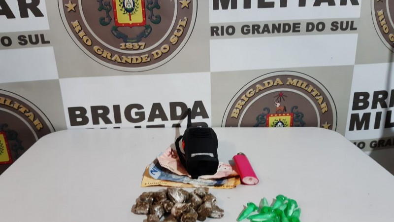 Homem é preso por tráfico de drogas no bairro Lomba do Pinheiro