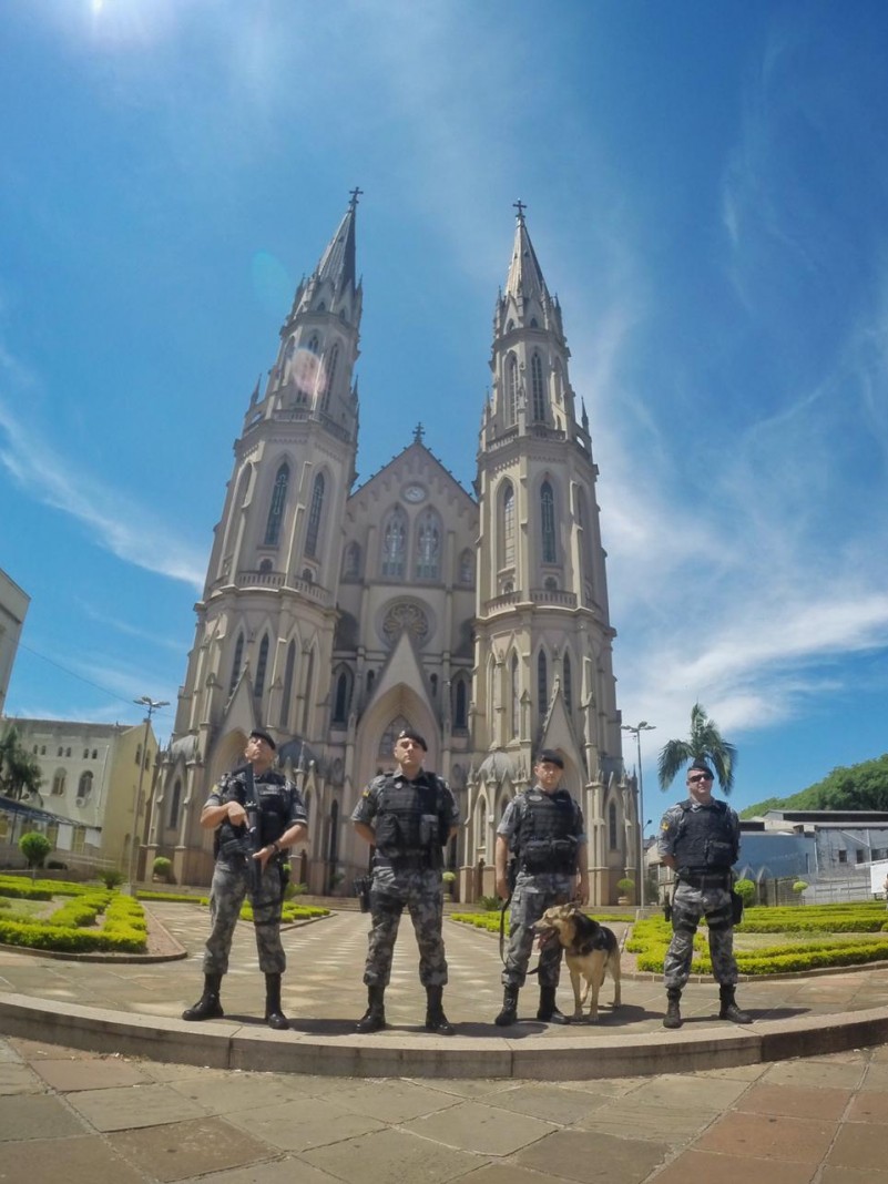 Brigada Militar realiza operação com cães nas áreas centrais do município