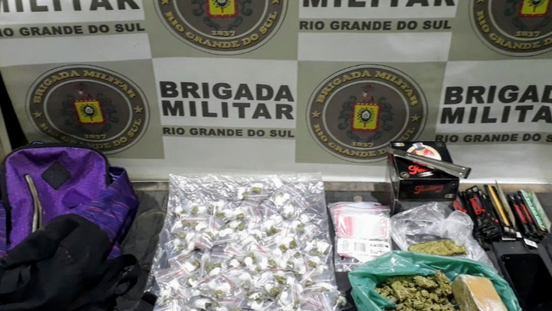 21º BPM prende homem por tráfico de drogas em Porto Alegre