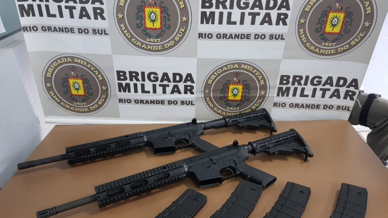 1º BPM apreende fuzil e armas em Porto Alegre - Brigada Militar