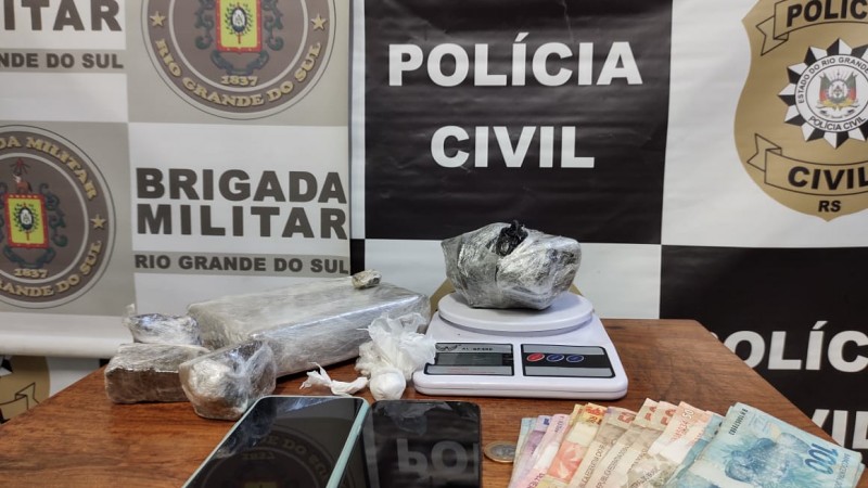 maconha, dinheiro, balança de precisão
