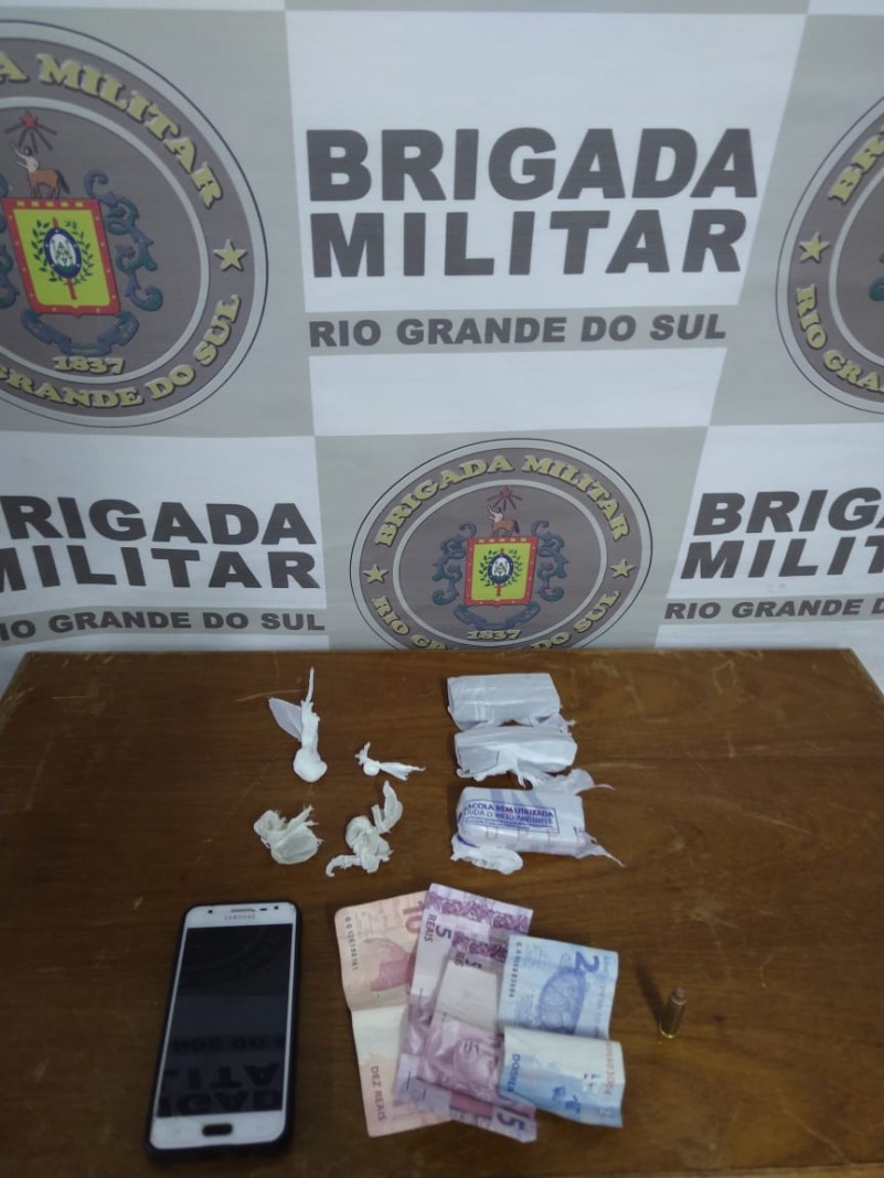 drogas, dinheiro e celular