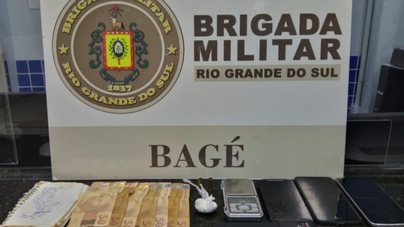 Droga, dinheiro, balança de precisao