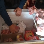 carnes sendo vistoriadas