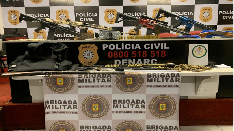 1º BPM apreende fuzil e armas em Porto Alegre - Brigada Militar