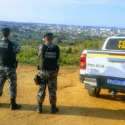 pms olhando para a cidade