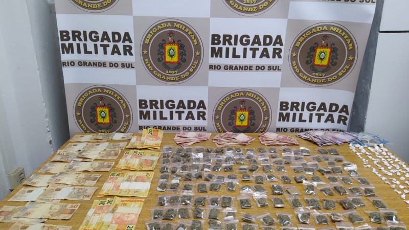 25º BPM prende mulher e apreende dois adolescentes