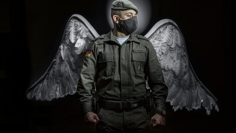 Profissionais linha de frente são homenageados por fotógrafo brasiliense em Gramado