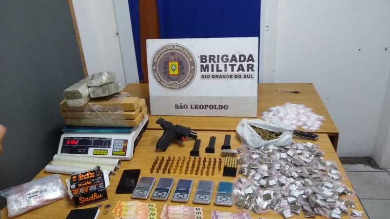 25º BPM prende homem com drogas e arma1