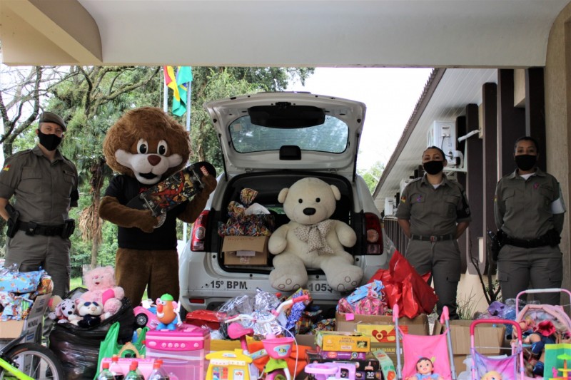 Brinquedos arrecadados para o dia das crianças