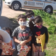 Pm com crianças