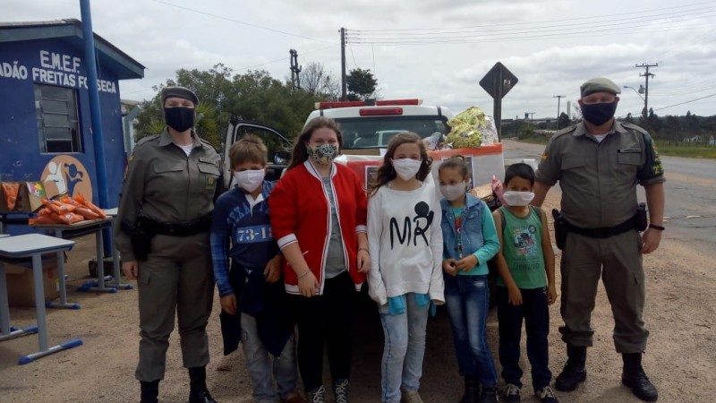 Brigada Militar entrega doações da “Ação Criança Feliz” em Santa