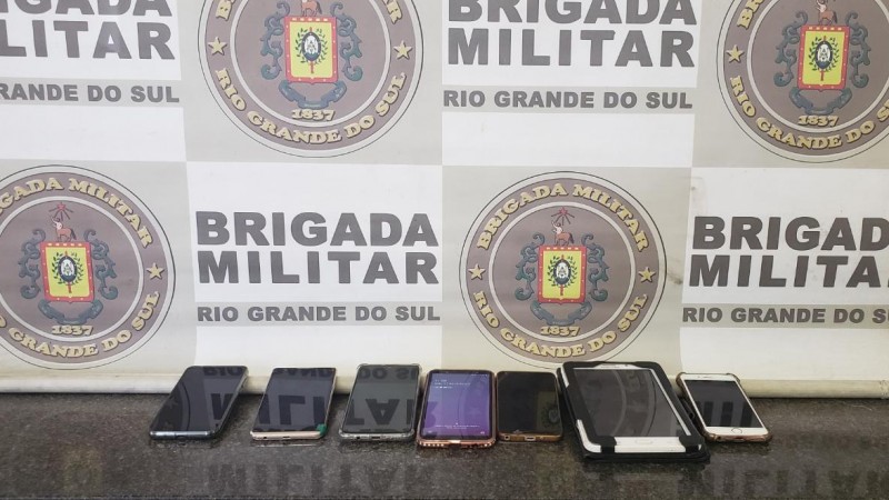 Celulares recuperados ocorrência de roubo a estabelecimento comercial