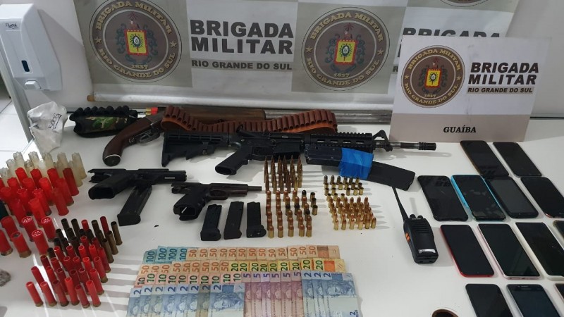 Polícia moçambicana passa rusga a instalações da Renamo e confisca 40 armas  3:15