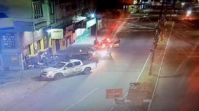 Brigada Militar de Santa Maria prende quatro indivíduos, recupera veículo roubado e apreende armas