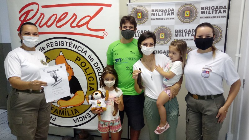 Mãe e filha doaram mechas na Gincana Missão Possível Proerd 2021