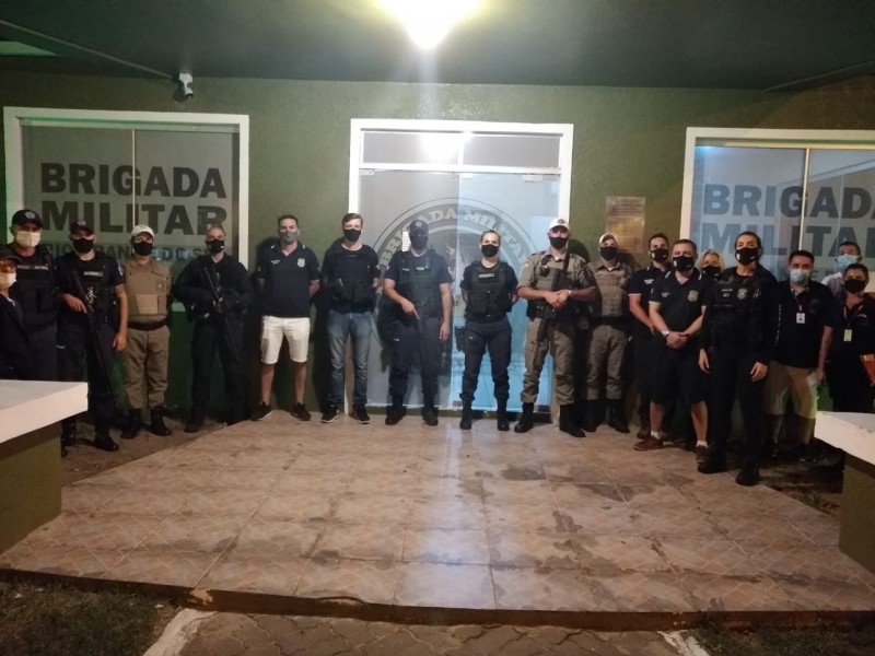 Agentes de segurança engajados nas fiscalizações