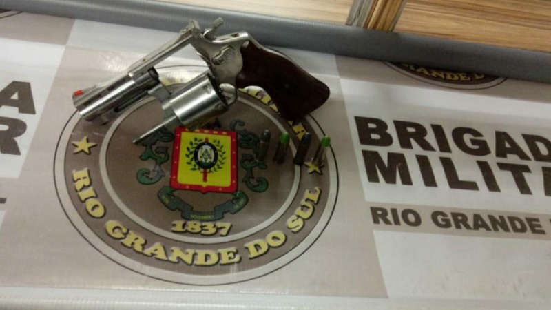 revolver apreendido