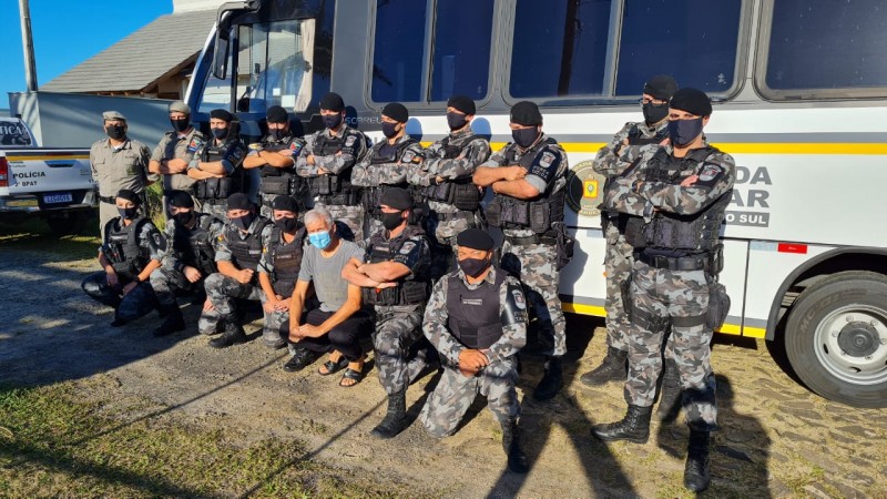 Efetivo do 2º BPAT homenageando sargento Sieglitz