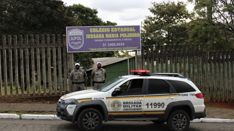 15° BPM realiza operação "CAMINHOS SEGUROS" nas escolas de Canoas