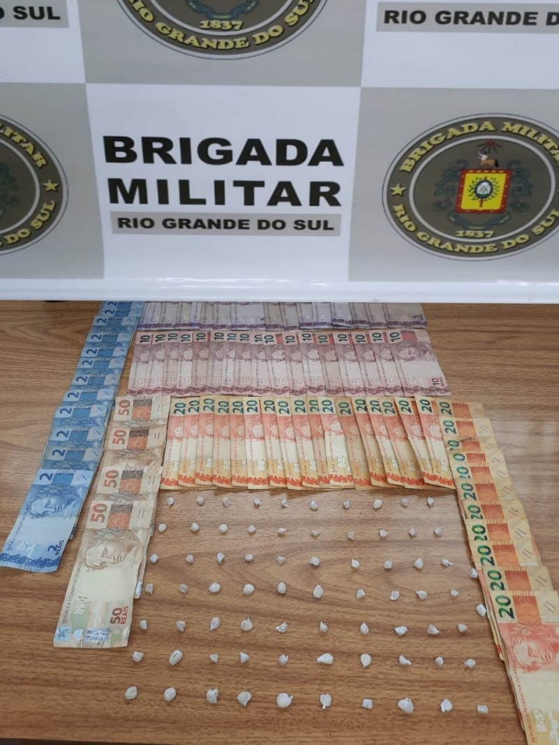 15º BPM apreende um adolescente por tráfico de drogas em Canoas