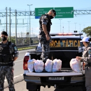 Doação de alimentos para famílias carentes em Canoas