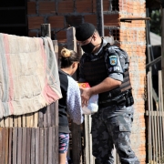 Doação de alimentos para famílias carentes em Canoas