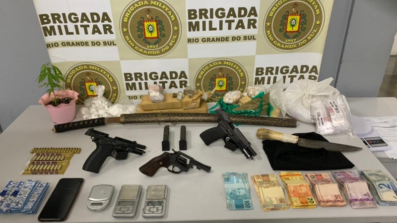 BM prende por porte ilegal de arma de fogo e tráfico de drogas em Viamão