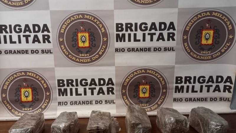Força Tática do 8º BPM apreende 3kg de maconha em Osório