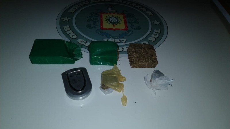 2? BPAT e Cinófilos do 8? BPM encontram drogas em Tramandaí