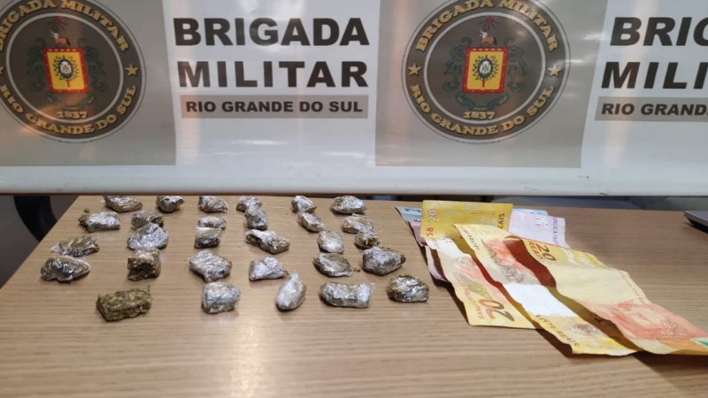 15º BPM apreende adolescente por tráfico de drogas no bairro Guajuviras