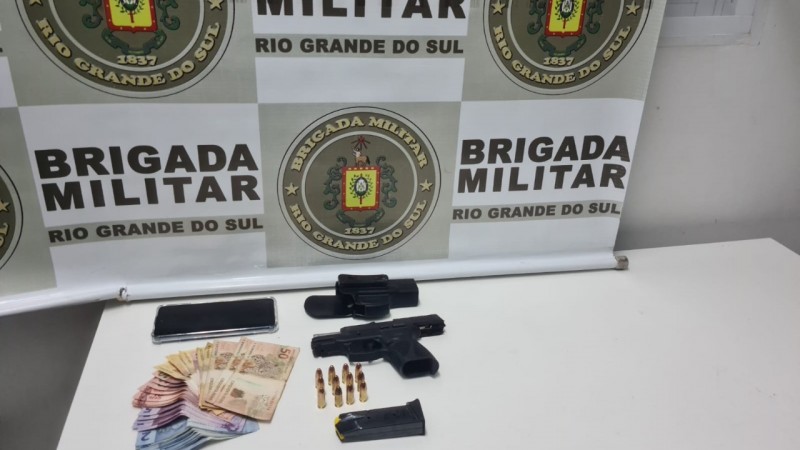 Material apreendido na ação.