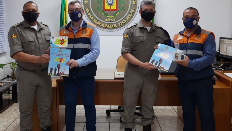 Coordenador e Adjunto da Defesa Civil de Santa Maria Ten cel Pinton e Tenente Ivan