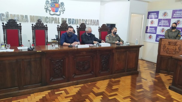 PM falando aos presentes