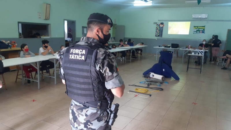 Canil Setorial e Proerd realizam evento com crianças
