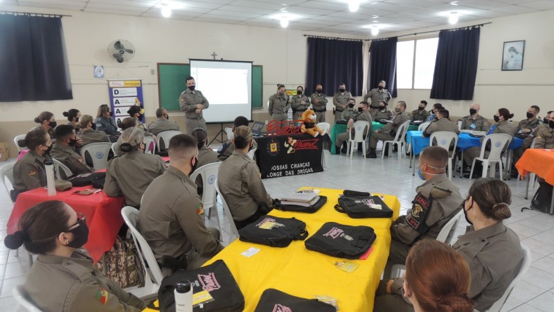 Alunos do Curso de instrutores do PROERD em sala de aula
