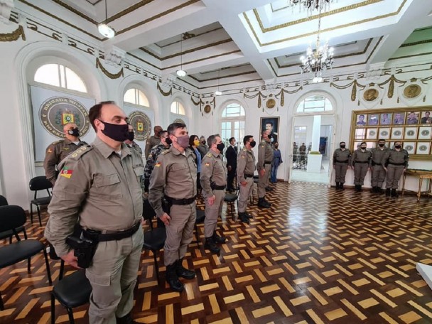 Comandante Regional do Vale do Rio Pardo recebe Medalha de Polícia Judiciária Militar da BM
